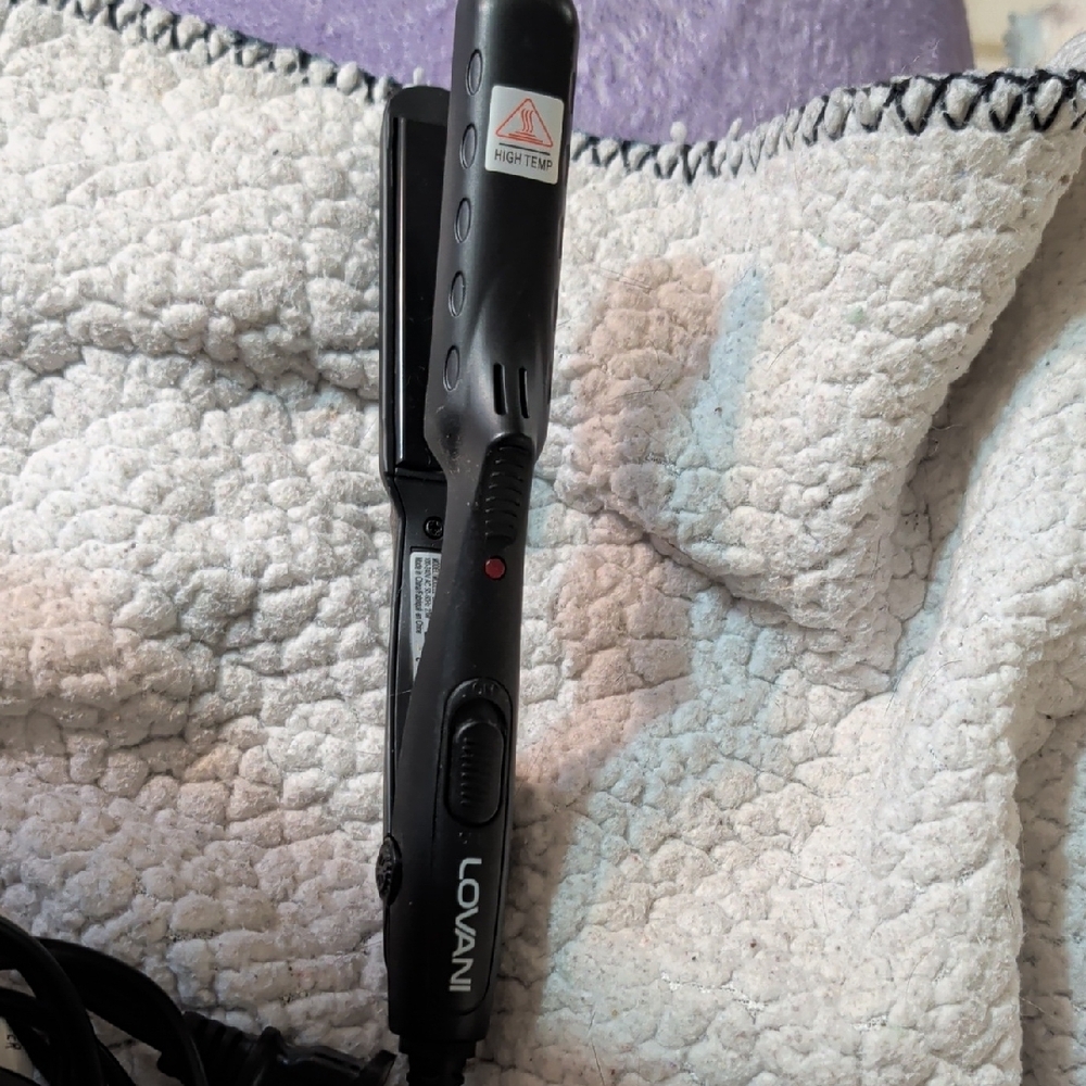 Source Unknown Black LOVANI Hair Straightener Flat Iron